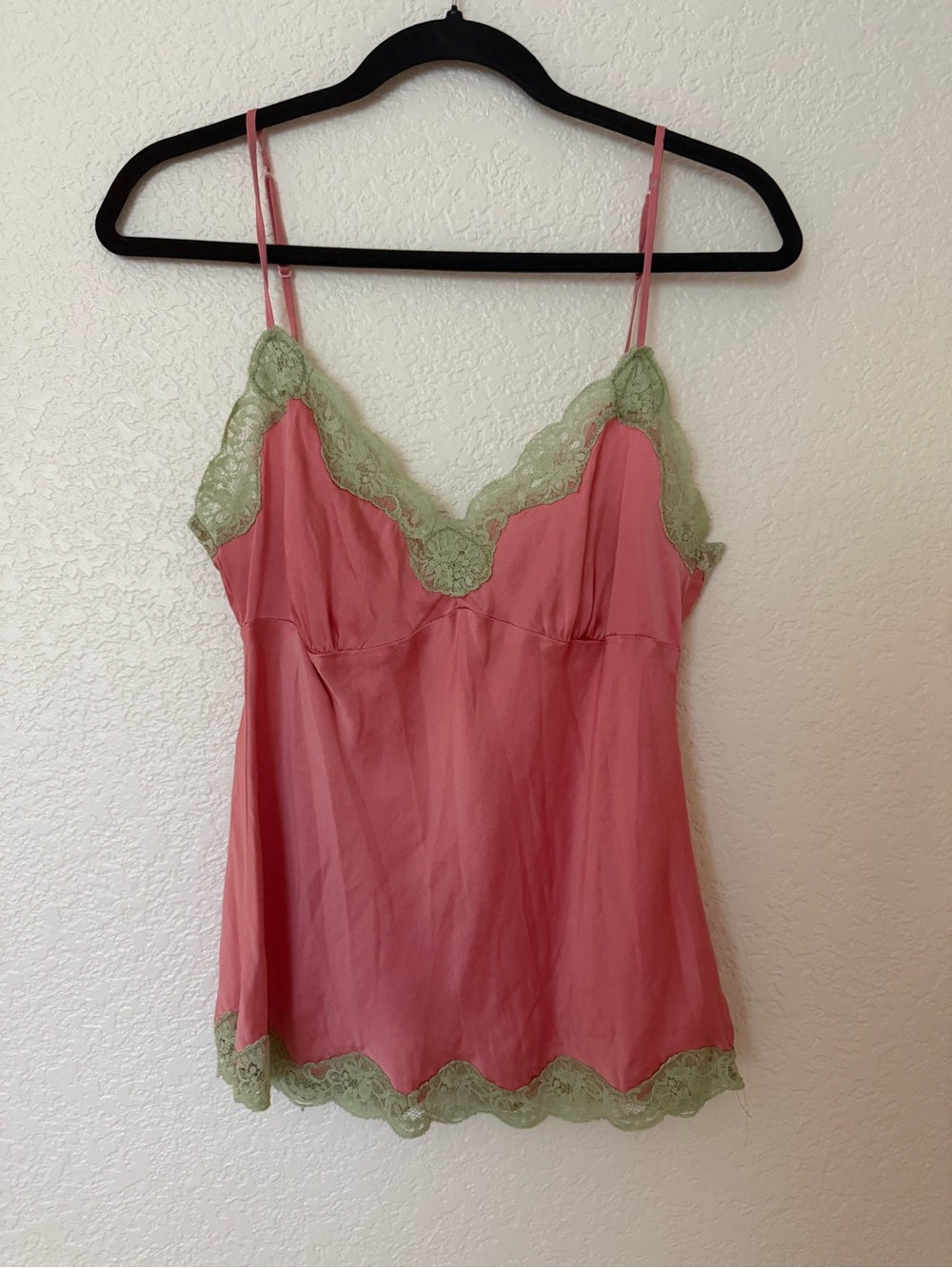 VINTAGE GOLD HAWK pink 💯 silk late 90s / Y2K camisole w/green lace trim Medium